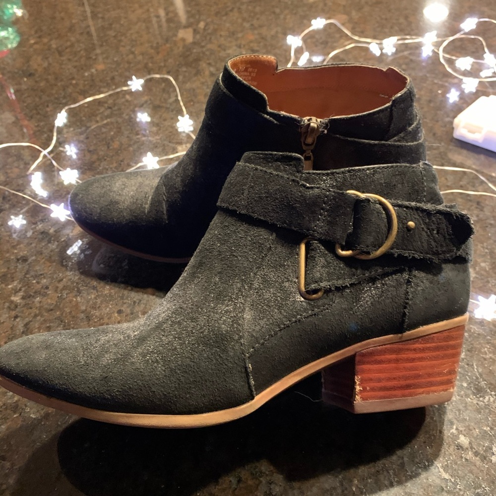Clark’s Women’s Black Ankle Boots Size 7